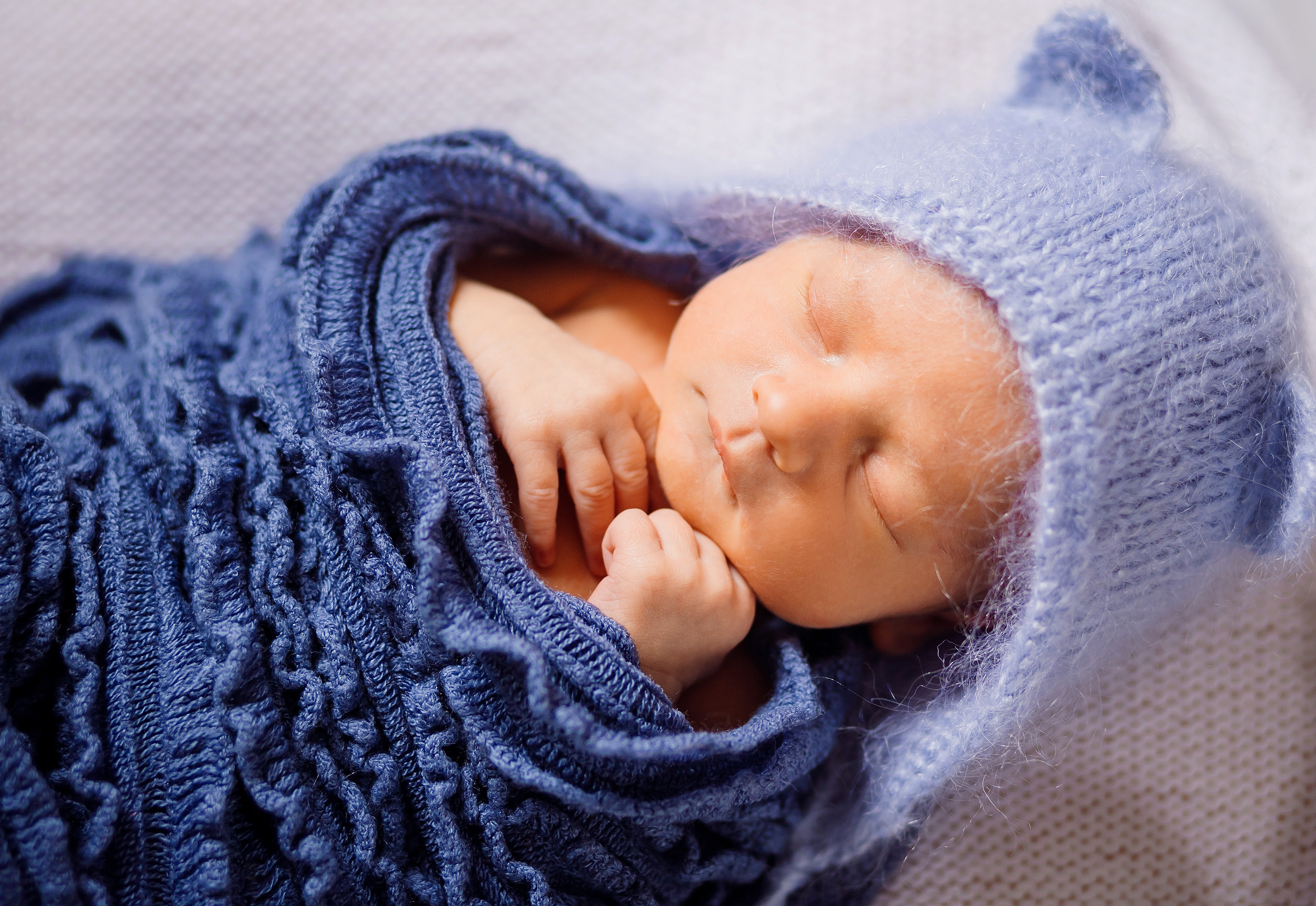 1-Month-Old Baby Development Guide: Sleep and Feeding Schedule