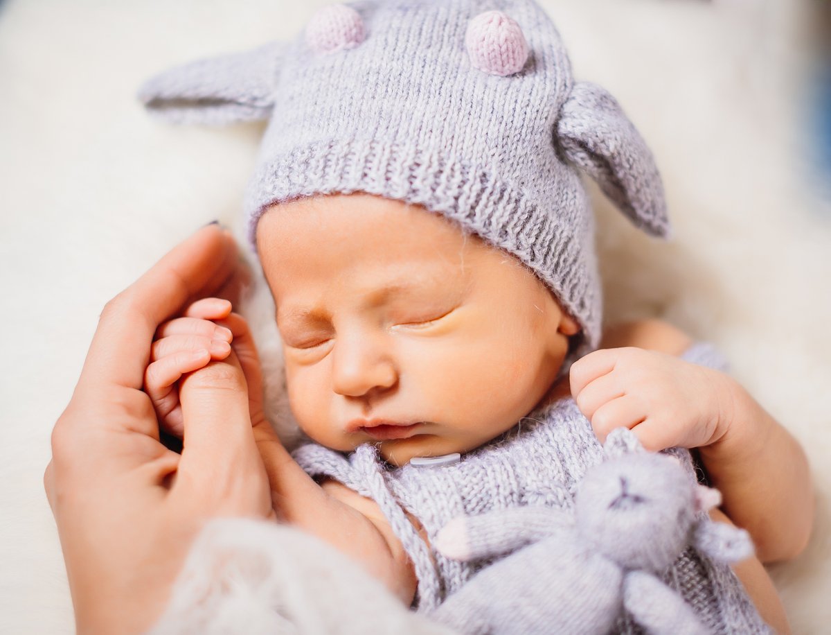 2 Month Old Baby Development: Sleep, Feeding, and Milestones